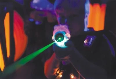 Care sunt echipamentele laser esențiale pentru vânătoarea cu laser?